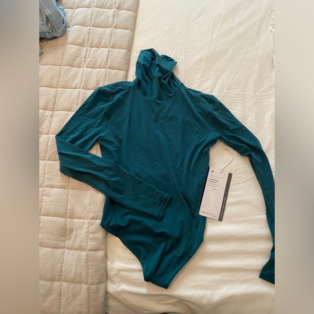 Lululemon long sleeve turtleneck bodysuit small